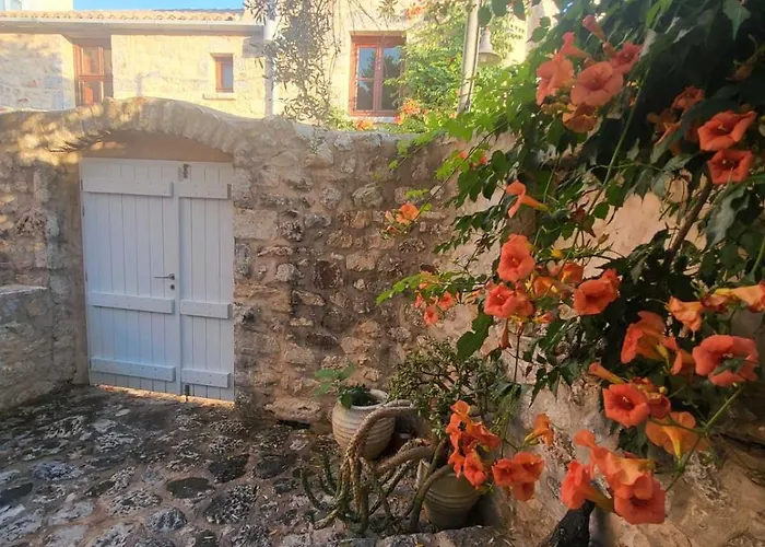 Balcony&tower אראופוליס